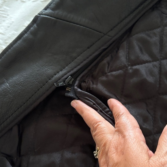 Vintage 80’s Gently Loved Unisex Harley-Davidson Black Leather Biker Jacket - Picture 6 of 16